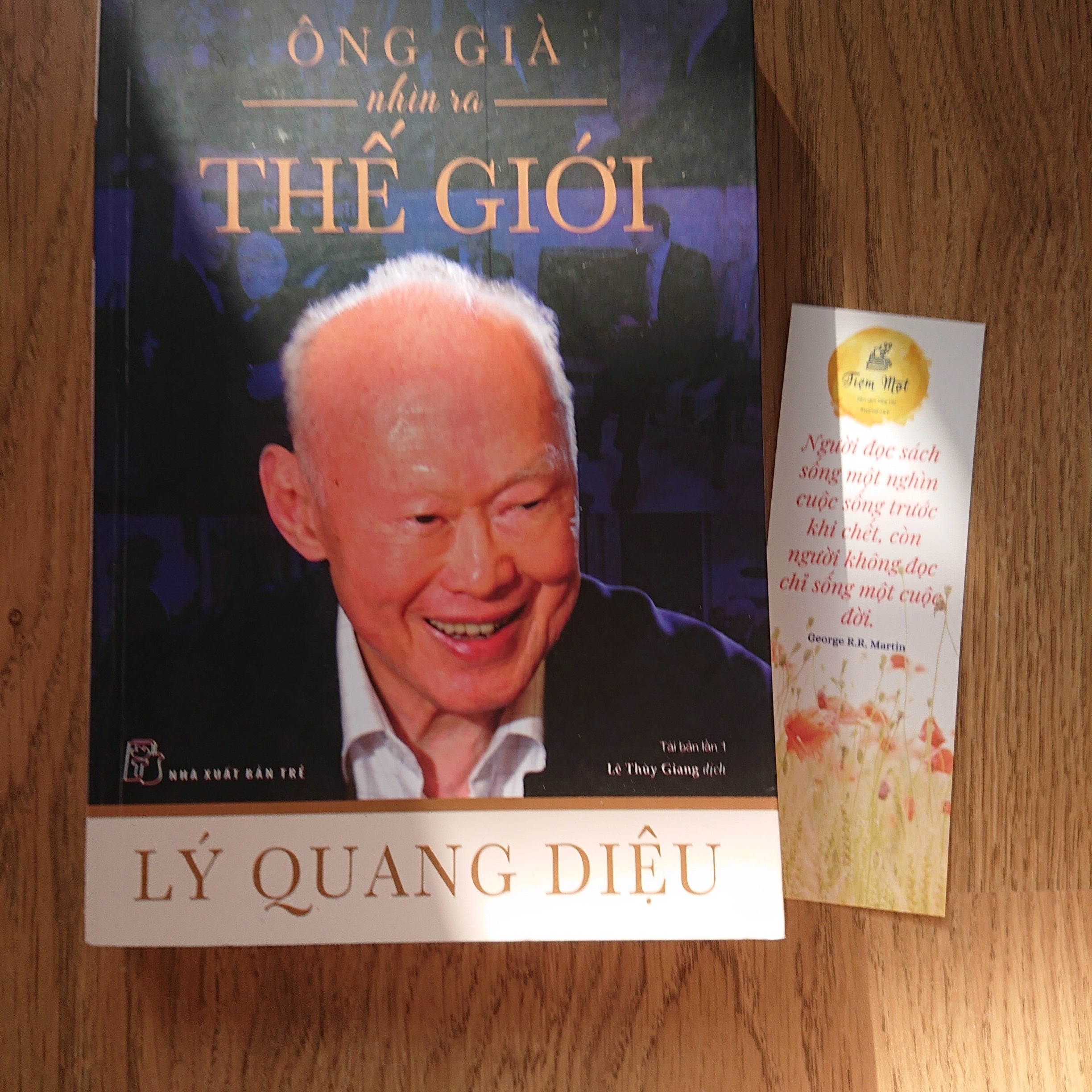 Ông già nhìn ra thế giới (Thuộc dự án Sách cho tặng)