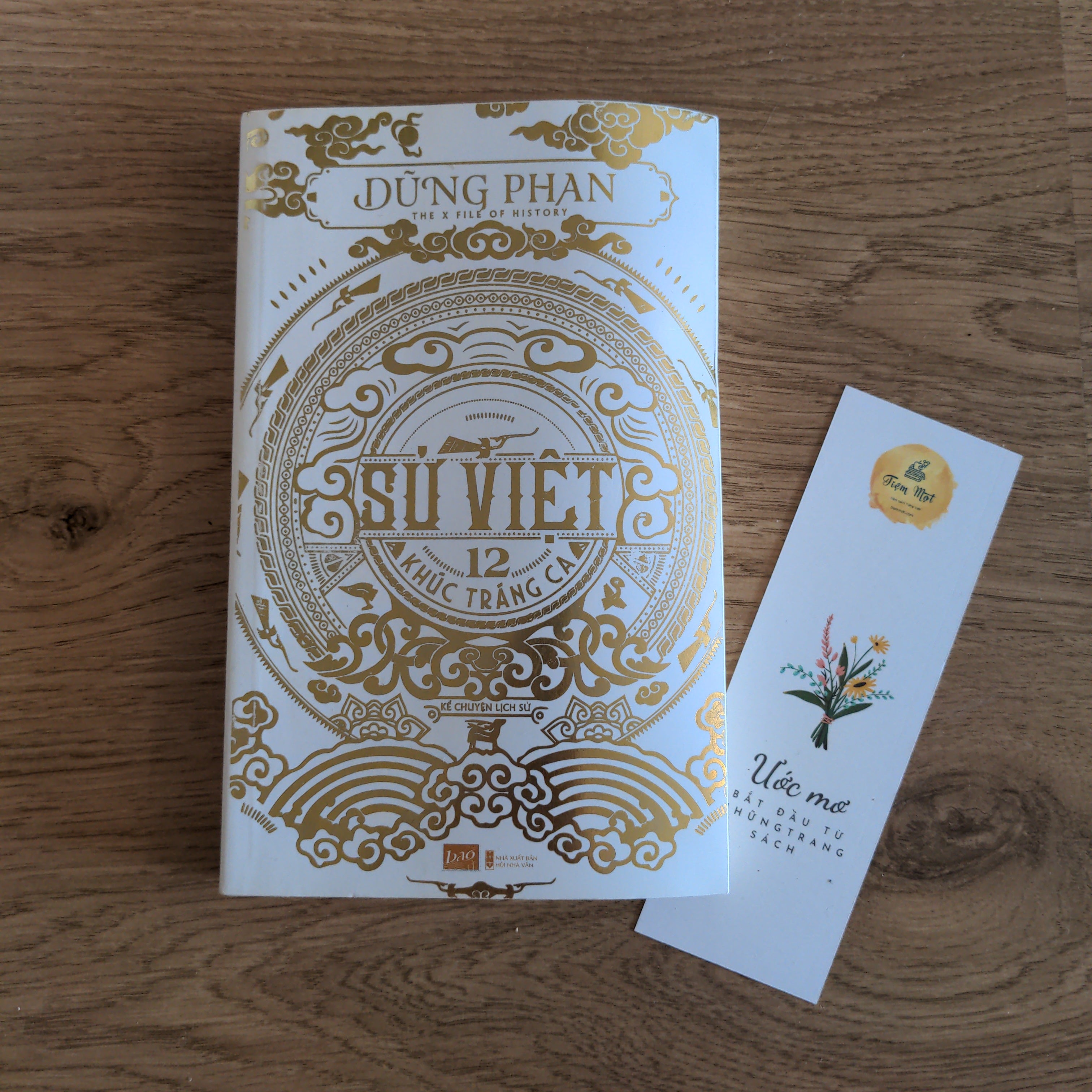 Sử Việt 12 khúc tráng ca (Thuộc dự án Sách cho tặng)