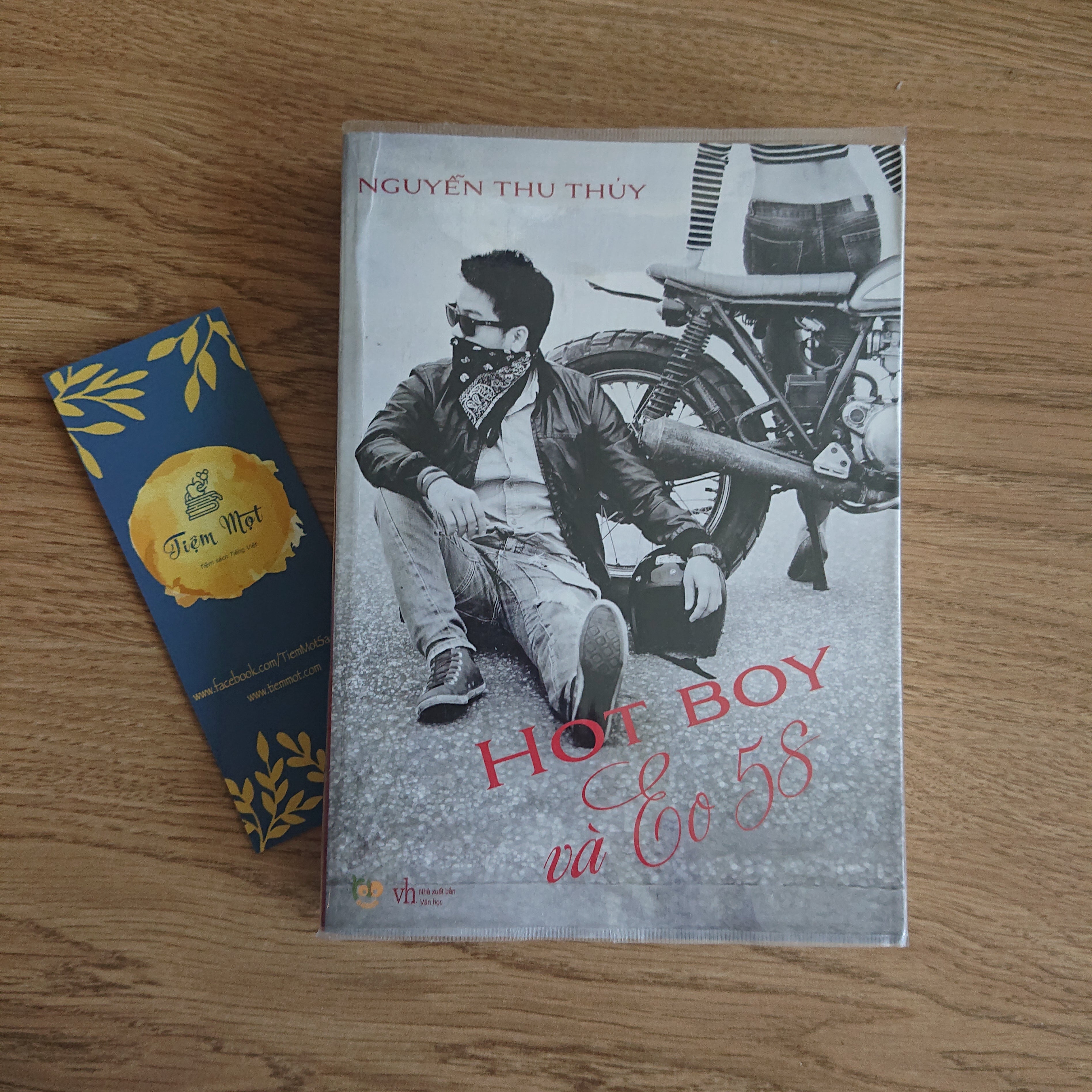 Hot Boy và Eo 58 (Thuộc dự án Sách cho tặng)